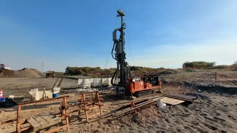 Calicata Exploratoria en Alto Hospicio: Excavación Directa para Perfil Estratigráfico