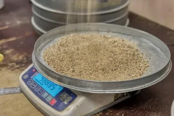 Análisis Granulométrico en Alto Hospicio: Tamices e Hidrómetro para Clasificación de Suelos
