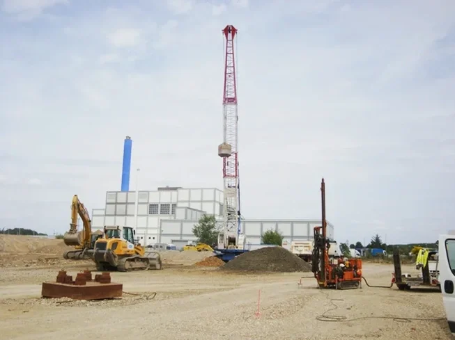Microzonificación Sísmica en Alto Hospicio: Caracterización Dinámica del Subsuelo Salino